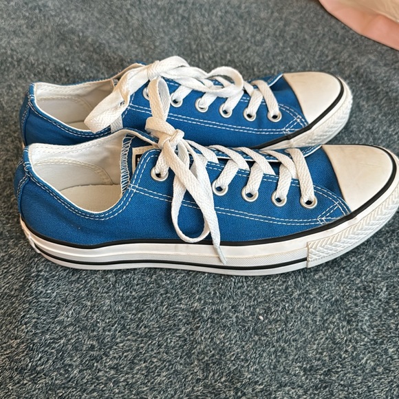 Converse unisex Women’s size 8, Men’s size 6. Worn once, close to brand new. - Picture 2 of 6